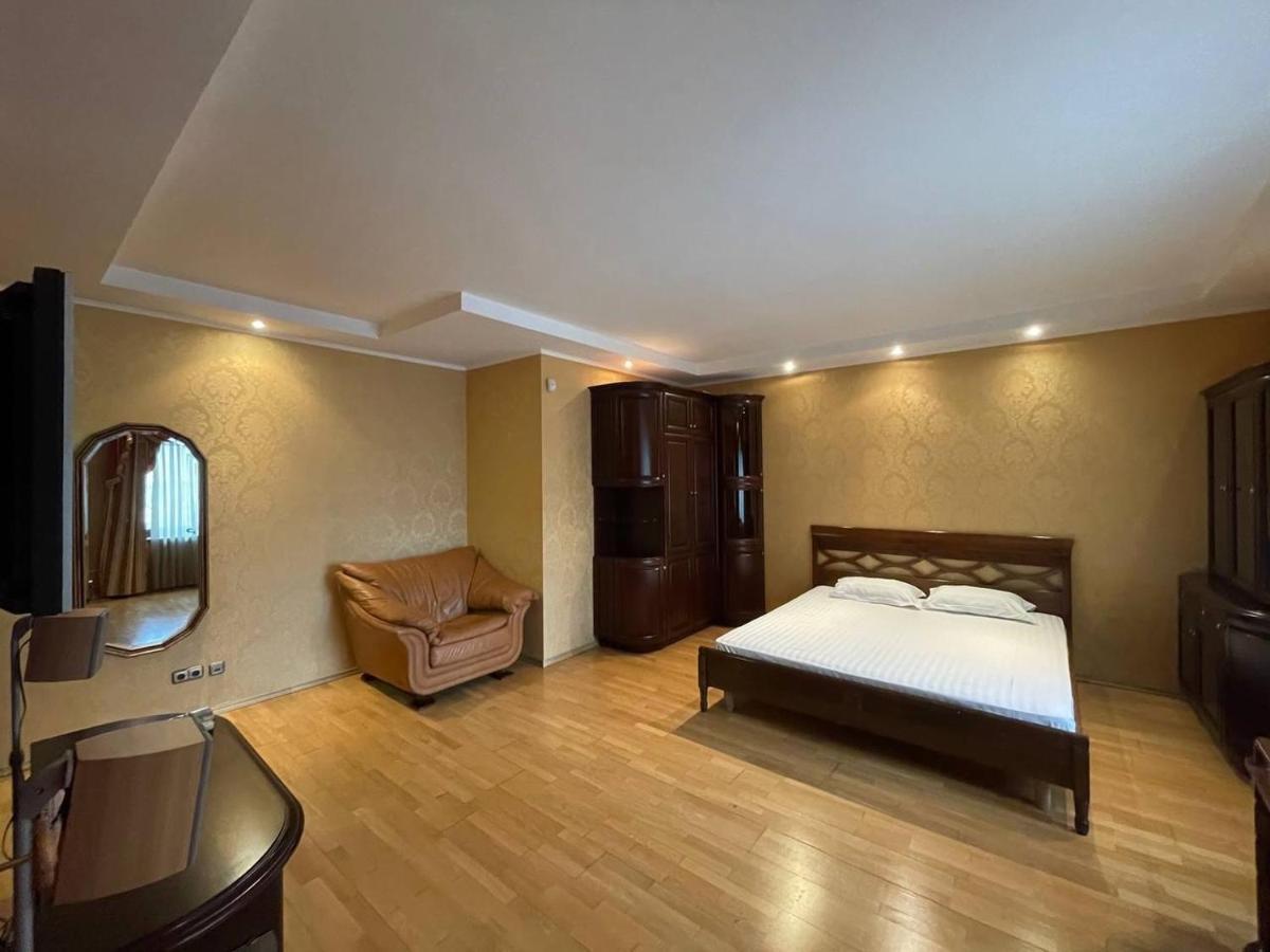 Apartment One Bedroom Kreschatik Str 4