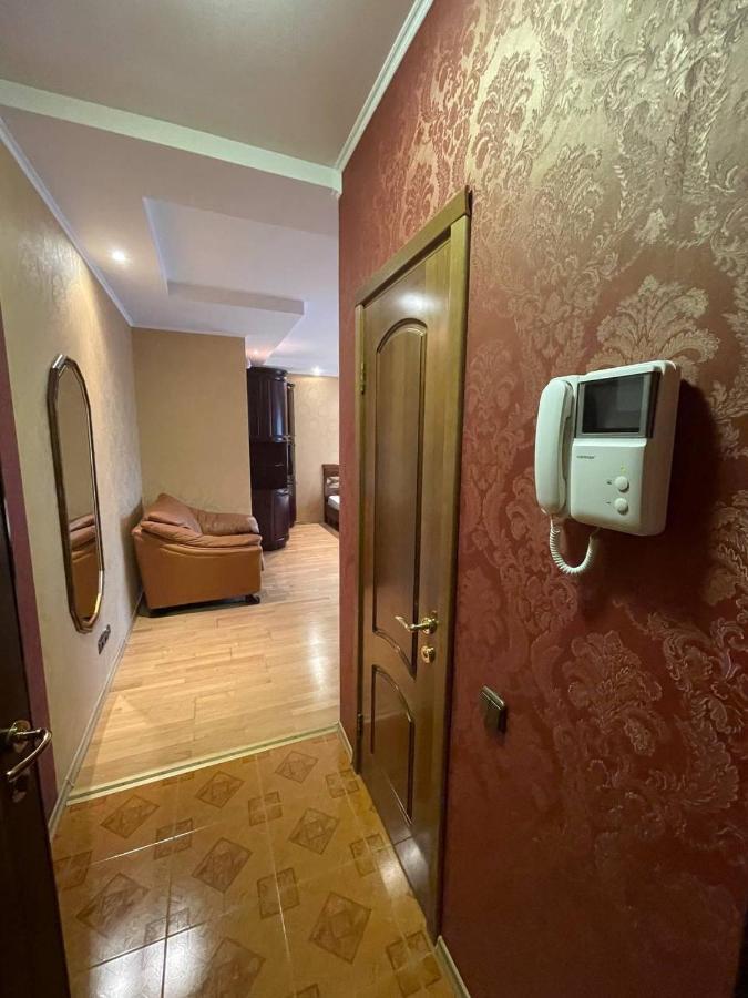 One Bedroom Kreschatik Str 4 *